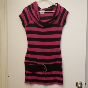 Short sleeve cowl neck sweater with faux belt